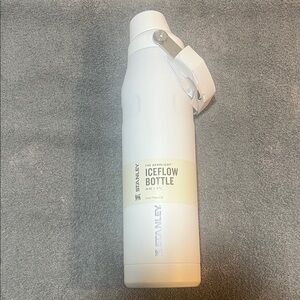 Stanley Cream IceFlow Hydration Bottle
